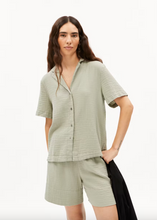 Lade das Bild in den Galerie-Viewer, MAAITE MUSSELIN BLUSE
