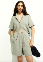 Lade das Bild in den Galerie-Viewer, MAAITE MUSSELIN BLUSE
