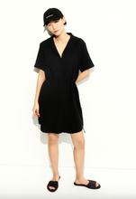 Lade das Bild in den Galerie-Viewer, MABELAA MUSSELIN KLEID
