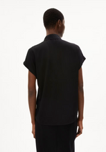 Lade das Bild in den Galerie-Viewer, LARISAANA BLACK BLOUSE
