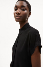 Lade das Bild in den Galerie-Viewer, LARISAANA BLACK BLOUSE
