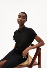 Lade das Bild in den Galerie-Viewer, LARISAANA BLACK BLOUSE
