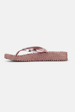 Lade das Bild in den Galerie-Viewer, Plateau Flip-Flops in vielen Farben
