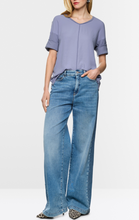 Lade das Bild in den Galerie-Viewer, Blusenshirt mit V-Neck
