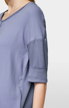 Lade das Bild in den Galerie-Viewer, Blusenshirt mit V-Neck
