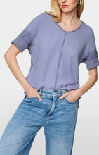 Lade das Bild in den Galerie-Viewer, Blusenshirt mit V-Neck
