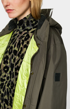Lade das Bild in den Galerie-Viewer, Outdoor Jacke mit Kordelzug
