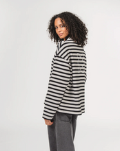 Lade das Bild in den Galerie-Viewer, Longsleeve Cropped Stripes KARO KAUER
