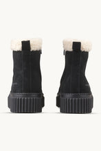 Lade das Bild in den Galerie-Viewer, Wildlederstiefel mit Shearling