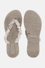 Lade das Bild in den Galerie-Viewer, Flip-flops Fabric - in 2 Farben