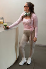 Lade das Bild in den Galerie-Viewer, Rita Cropped Leggings Micro Leo Beige