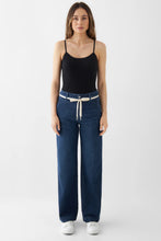 Lade das Bild in den Galerie-Viewer, DAWN Dew Jeans Flared Soft Denim