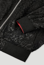 Lade das Bild in den Galerie-Viewer, Elin Reversable Bomber Jacket Leo Black/Maroon
