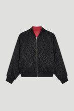 Lade das Bild in den Galerie-Viewer, Elin Reversable Bomber Jacket Leo Black/Maroon

