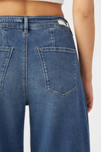 Lade das Bild in den Galerie-Viewer, BLINK Wide Barrel Jeans