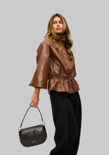 Lade das Bild in den Galerie-Viewer, Big Sister Glossy coffee