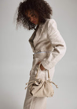 Lade das Bild in den Galerie-Viewer, Cool Companion Suede S - Sand