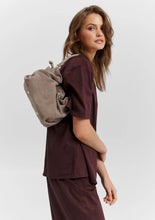 Lade das Bild in den Galerie-Viewer, Cool Companion Suede S - Mocha
