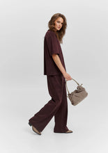 Lade das Bild in den Galerie-Viewer, Cool Companion Suede S - Mocha
