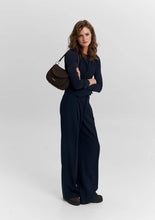 Lade das Bild in den Galerie-Viewer, Big Sister Suede Coffee
