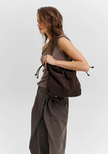 Lade das Bild in den Galerie-Viewer, Cool Companion Suede M - Coffee