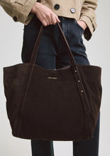 Lade das Bild in den Galerie-Viewer, Pretty Wonder Suede - Coffee