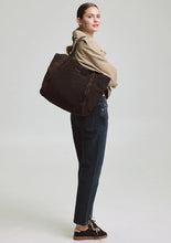 Lade das Bild in den Galerie-Viewer, Pretty Wonder Suede - Coffee