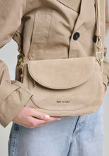 Lade das Bild in den Galerie-Viewer, Big Sister Suede  in 2 Farben