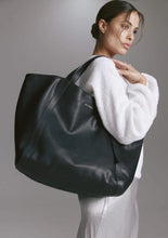 Lade das Bild in den Galerie-Viewer, Pretty Wonder L - Black