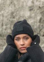 Lade das Bild in den Galerie-Viewer, Hey Beanie Mütze in in mehreren Farben