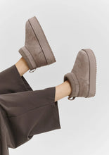 Lade das Bild in den Galerie-Viewer, COZY MID boots in 2 Farben
