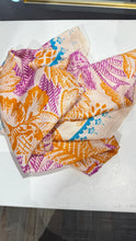 Lade das Bild in den Galerie-Viewer, Silk Scarf Square mala Mala
