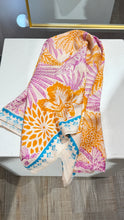 Lade das Bild in den Galerie-Viewer, Silk Scarf Square mala Mala
