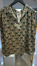 Lade das Bild in den Galerie-Viewer, Shirt Qualia Monarch Butterfly
