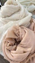 Lade das Bild in den Galerie-Viewer, Tuch Tibet uni 100% Cashmere in verschiedenen Farben
