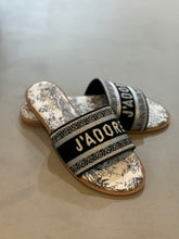 Lade das Bild in den Galerie-Viewer, Jadore Schuhe
