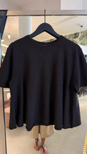 Lade das Bild in den Galerie-Viewer, Liru T-Shirt