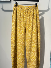 Lade das Bild in den Galerie-Viewer, Pants Kutai Crepe Cheetah