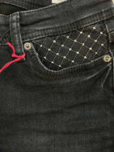 Lade das Bild in den Galerie-Viewer, Cambio Jeans Piper Short cozy soft mit Details 2 Farben NV
