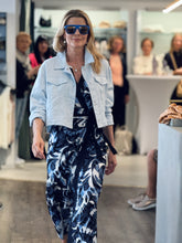 Lade das Bild in den Galerie-Viewer, Kleid gemustert

