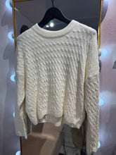 Lade das Bild in den Galerie-Viewer, Weicher Pulli
