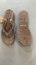 Lade das Bild in den Galerie-Viewer, Plateau Flip-Flops in vielen Farben
