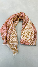 Lade das Bild in den Galerie-Viewer, Square Eyes of Marrakesh Cashmere
