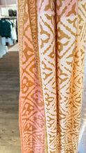 Lade das Bild in den Galerie-Viewer, Square Eyes of Marrakesh Cashmere
