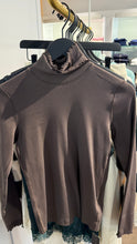 Lade das Bild in den Galerie-Viewer, Schmales Rollkragenshirt
