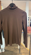 Lade das Bild in den Galerie-Viewer, Schmales Rollkragenshirt
