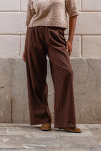 Lade das Bild in den Galerie-Viewer, Wide Leg Bundfaltenhose – Dark Brown