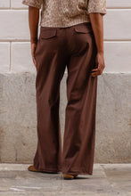 Lade das Bild in den Galerie-Viewer, Wide Leg Bundfaltenhose – Dark Brown