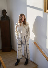 Lade das Bild in den Galerie-Viewer, KURZER PULLOVER IN 2 FARBEN | 1372
