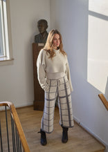 Lade das Bild in den Galerie-Viewer, KURZER PULLOVER IN 2 FARBEN | 1372
